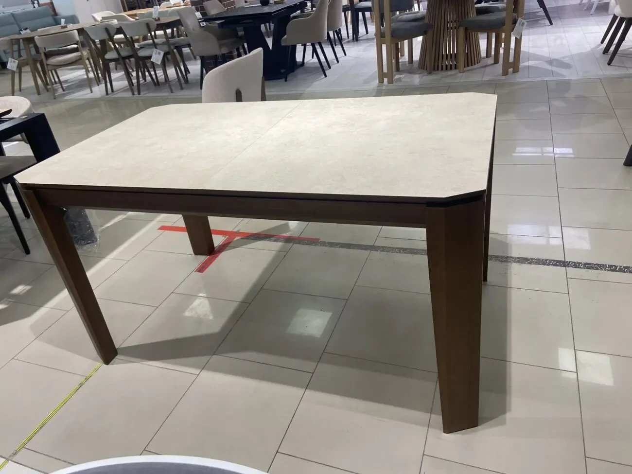 Стіл Варгас оновлений розкладний з покриттям HPL 8