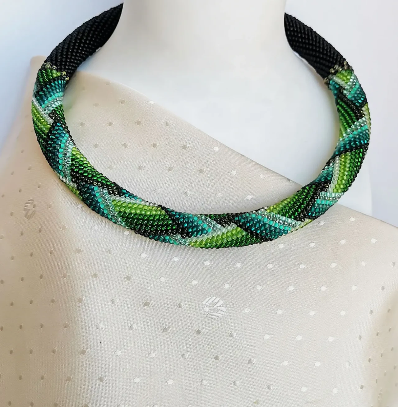 Прикраса із бісеру кольє-джгут Весняна ніч 2