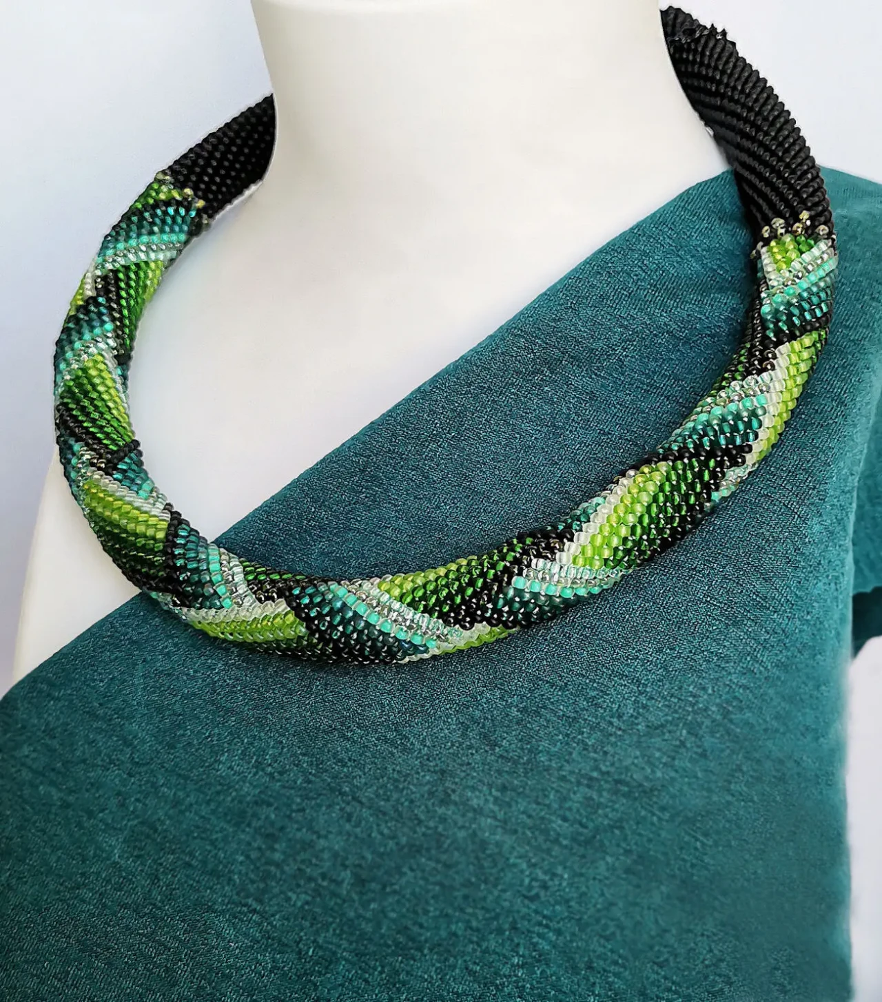 Прикраса із бісеру кольє-джгут Весняна ніч 7