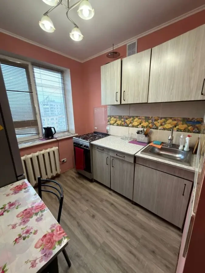 Сдам 2 комнатную квартиру посуточно 4