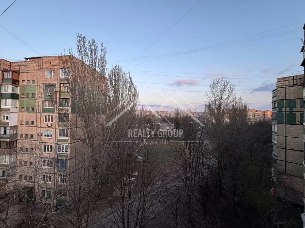 Продається 2-кімнатна квартира на мкрн. Сонячний, будинок 16 8