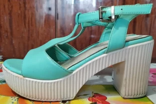 Босоножки на тракторной подошве