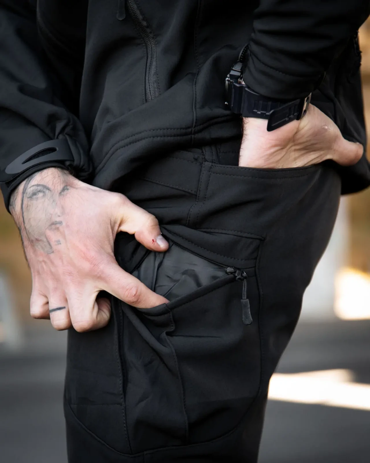 Чолові штани софтшел чорного кольору на флісі 6