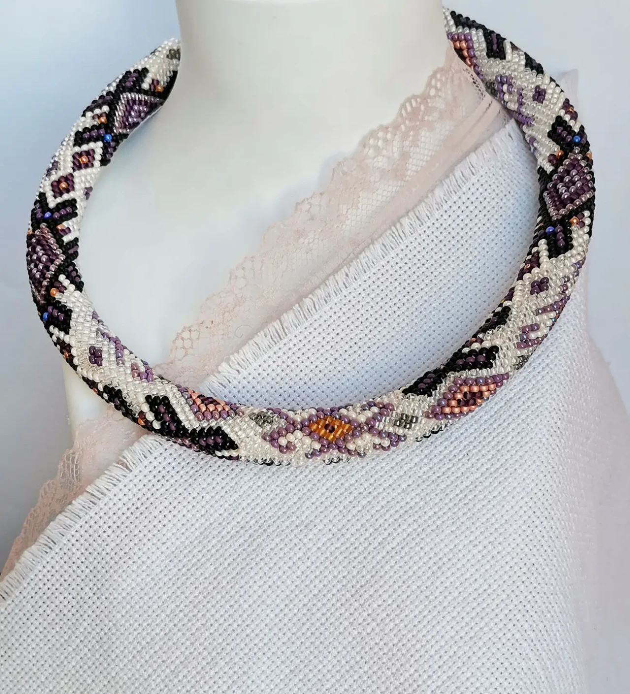 Прикраса із бісеру кольє-джгут Лавандова казка 4