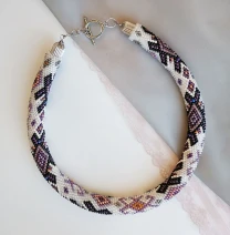 Прикраса із бісеру кольє-джгут Лавандова казка