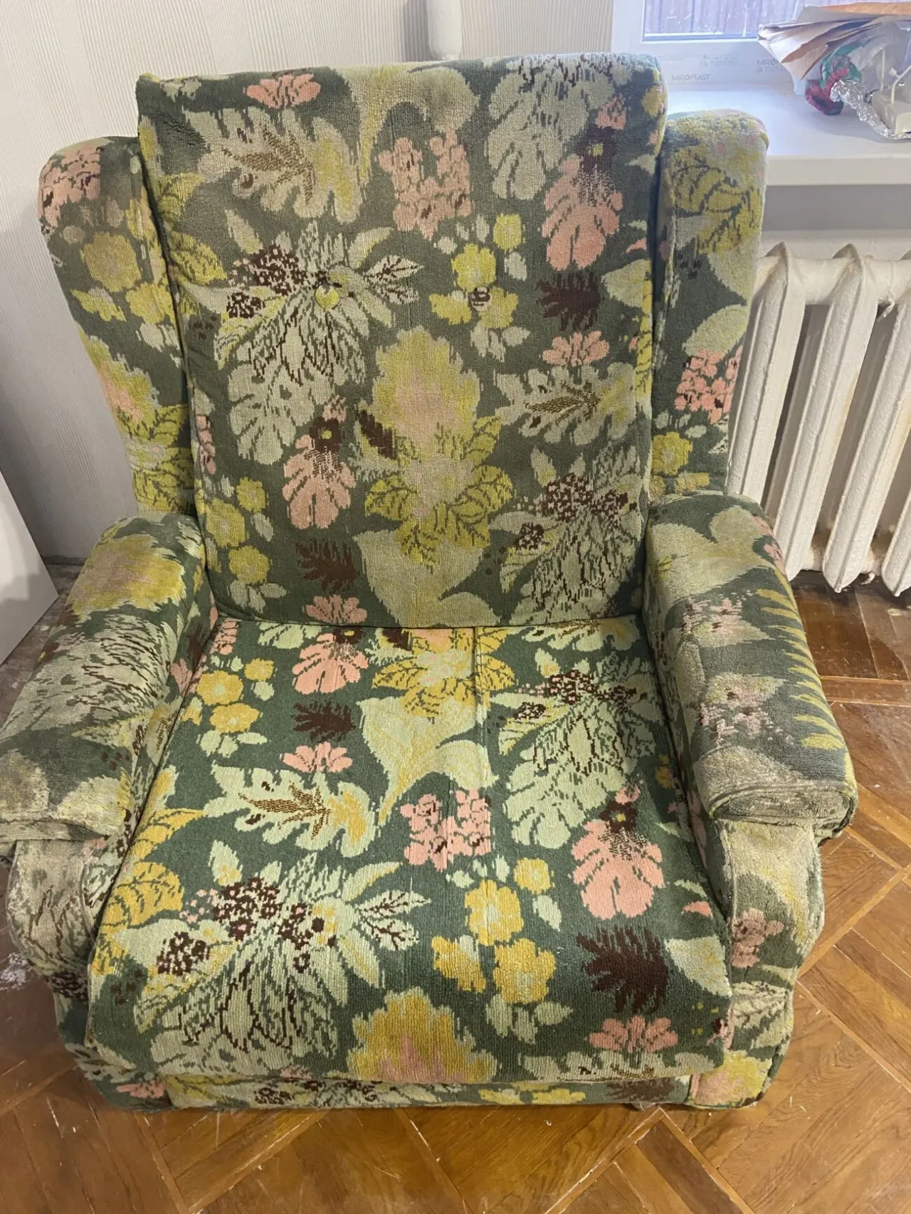 Продам б/у диван та крісло, самовивіз з пр Науки 72 3