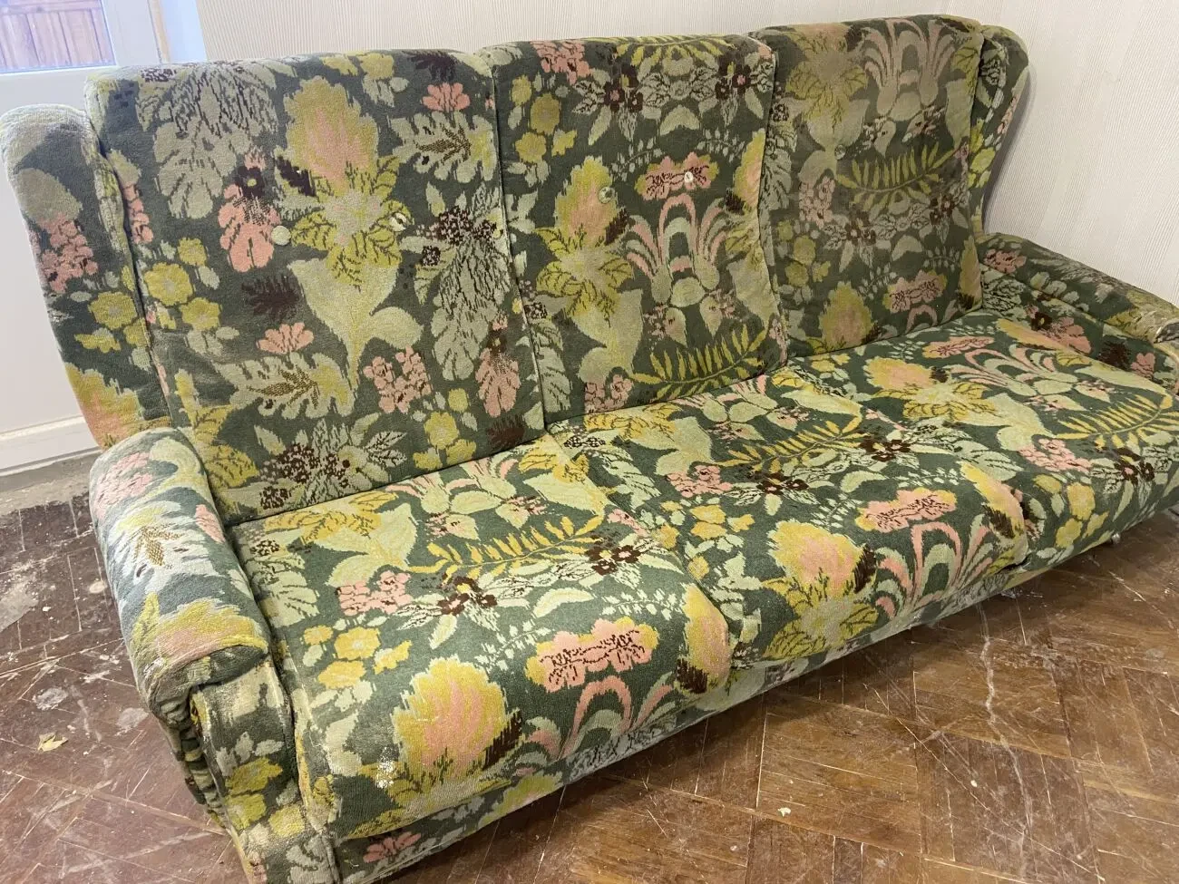 Продам б/у диван та крісло, самовивіз з пр Науки 72 5