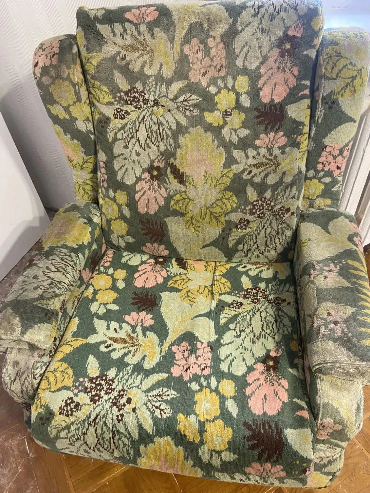 Продам б/у диван та крісло, самовивіз з пр Науки 72 2