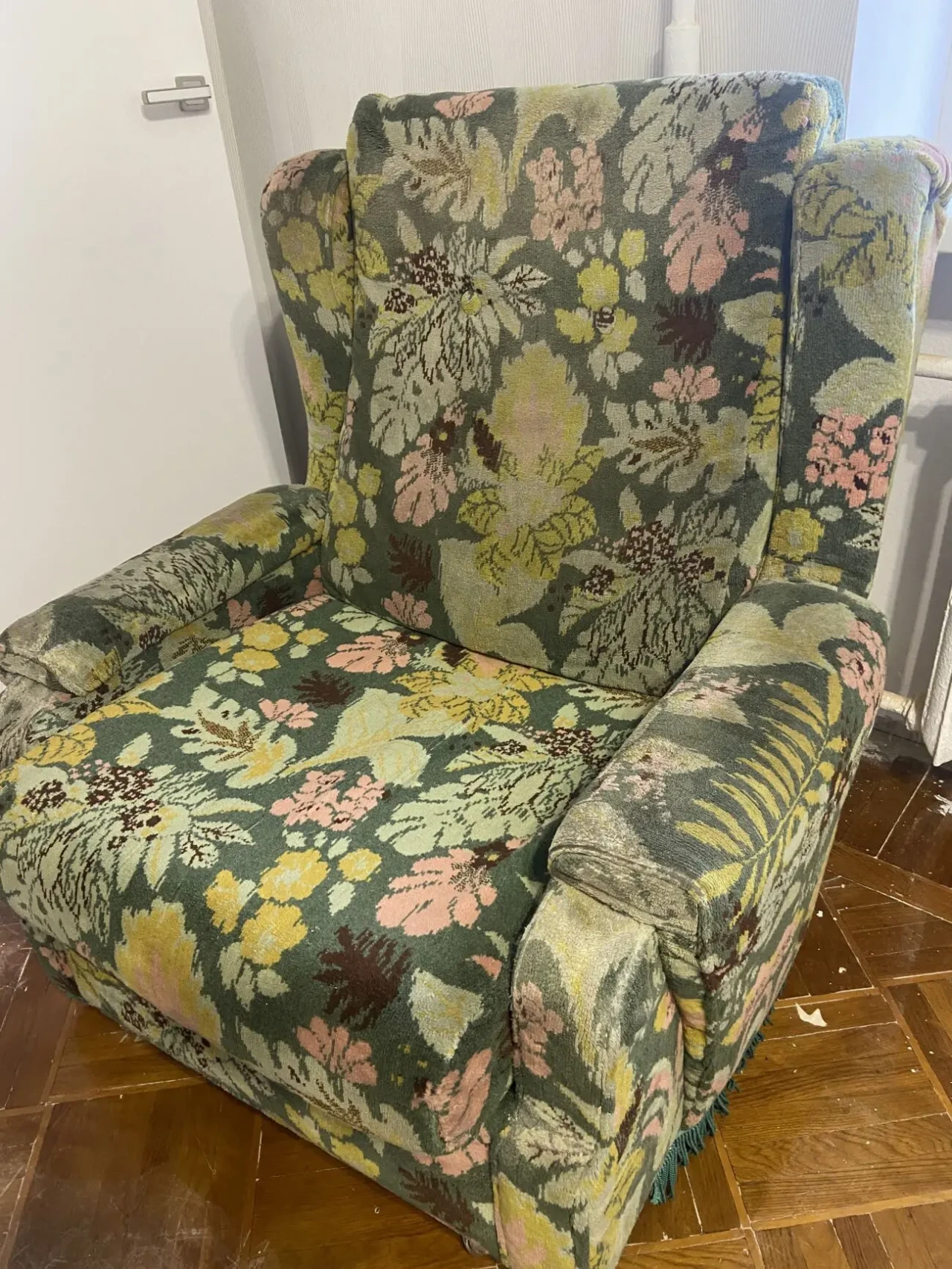 Продам б/у диван та крісло, самовивіз з пр Науки 72