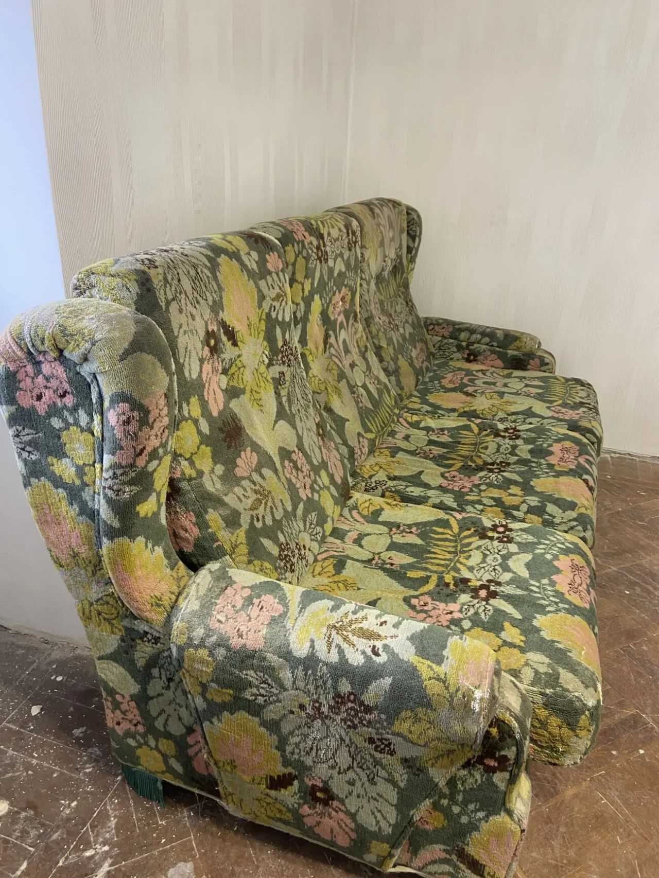 Продам б/у диван та крісло, самовивіз з пр Науки 72 6