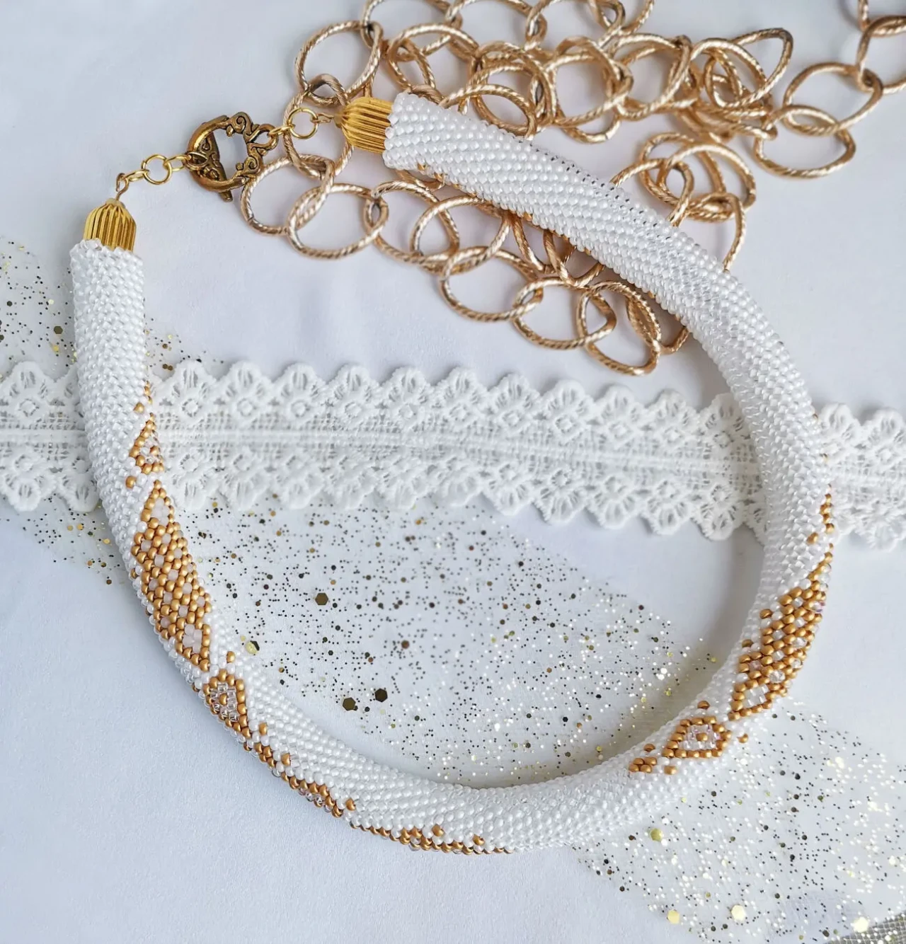 Прикраса із бісеру кольє-джгут Біле золото 6