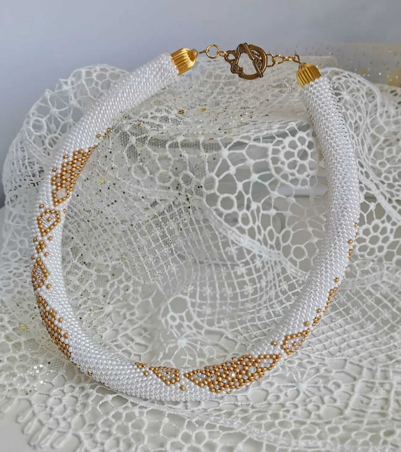 Прикраса із бісеру кольє-джгут Біле золото 7