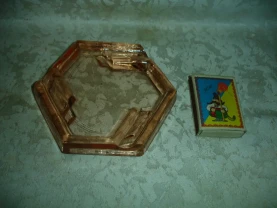 Пепельница/ПОПІЛЬНИЧКА вінтажна з кольорового СКЛА. Ціла. Настільна.