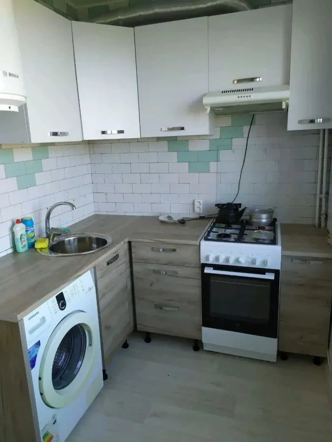 продам 3 кімнатну квартиру в Харкові на проспекті Аерокосмічному 6