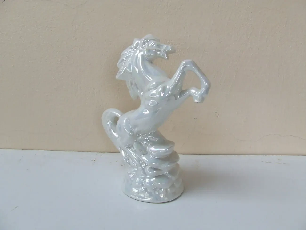 Фарфор  кінь  на  дибах   роз.28х20 см.  Европа     1980 рр.