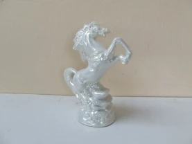 Фарфор  кінь  на  дибах   роз.28х20 см.  Европа     1980 рр.