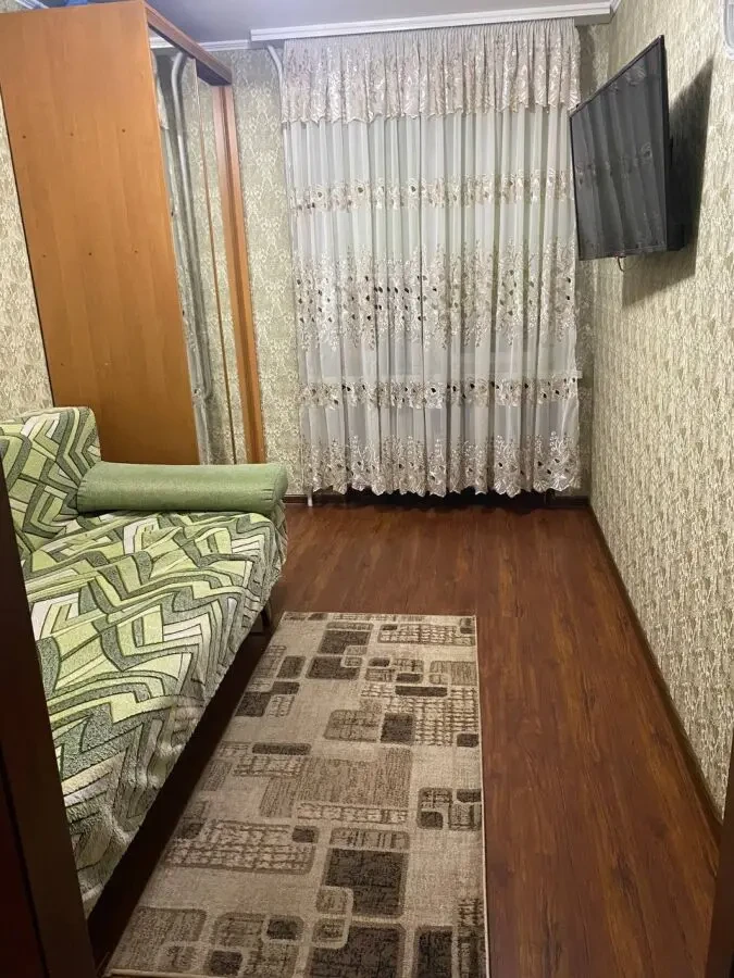 3-кімнатна квартира загальною площею 48 м' на 3 поверсі. 2