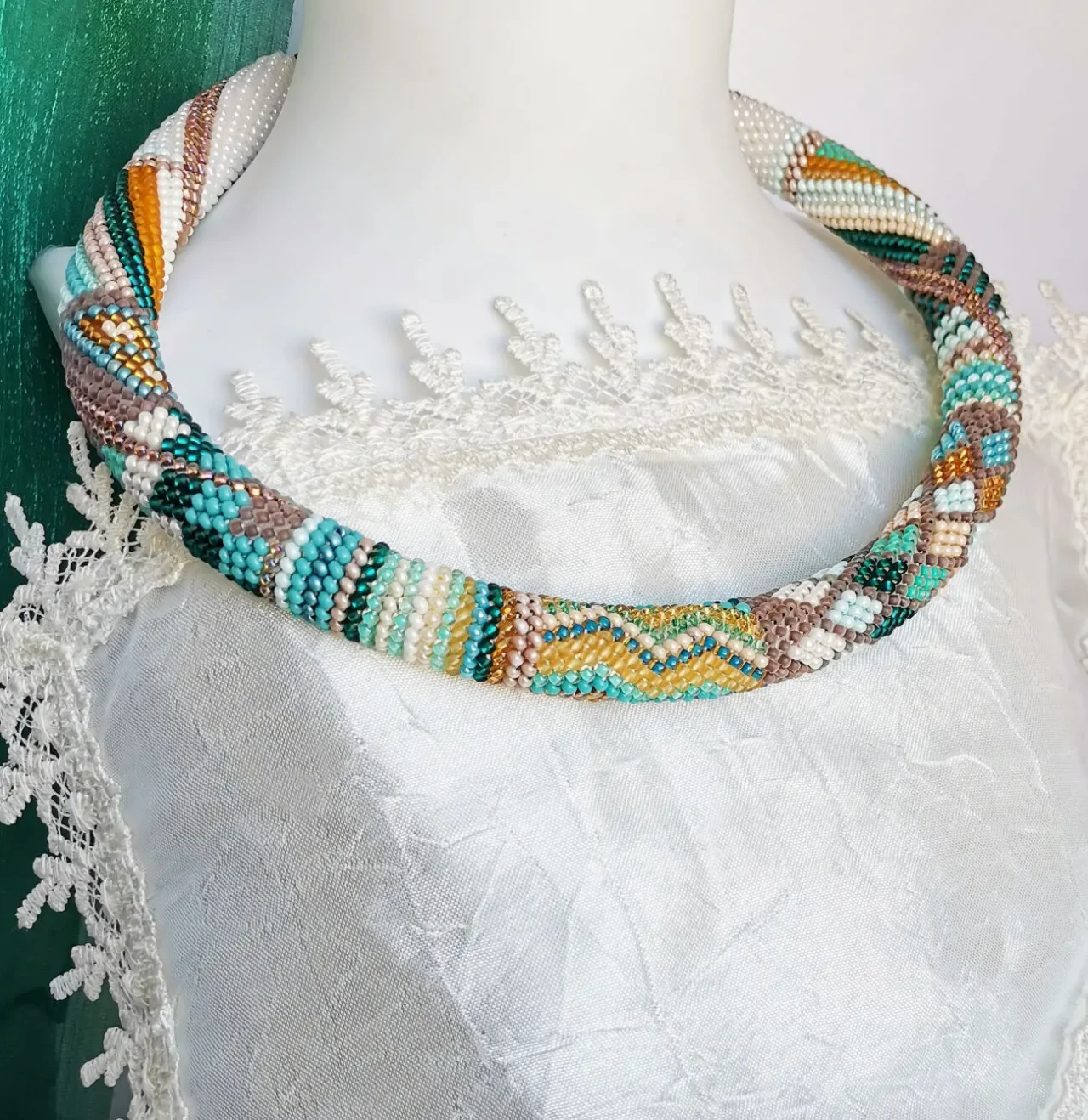 Прикраса із бісеру кольє-джгут М'ятний 8