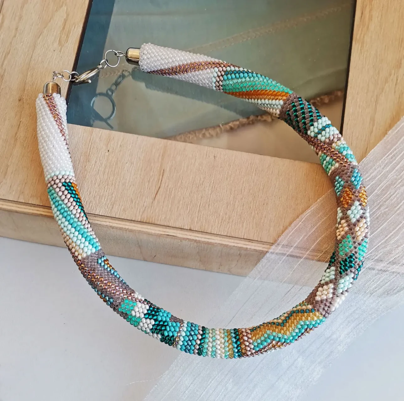 Прикраса із бісеру кольє-джгут М'ятний 9