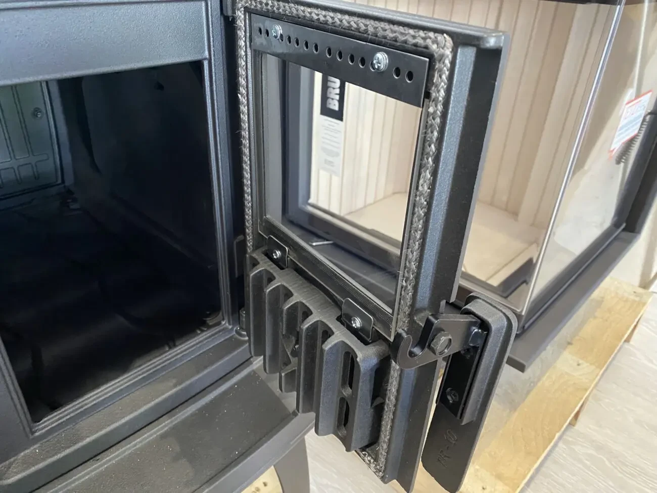 Піч-буржуйка чавунна Plamen Trenk 2