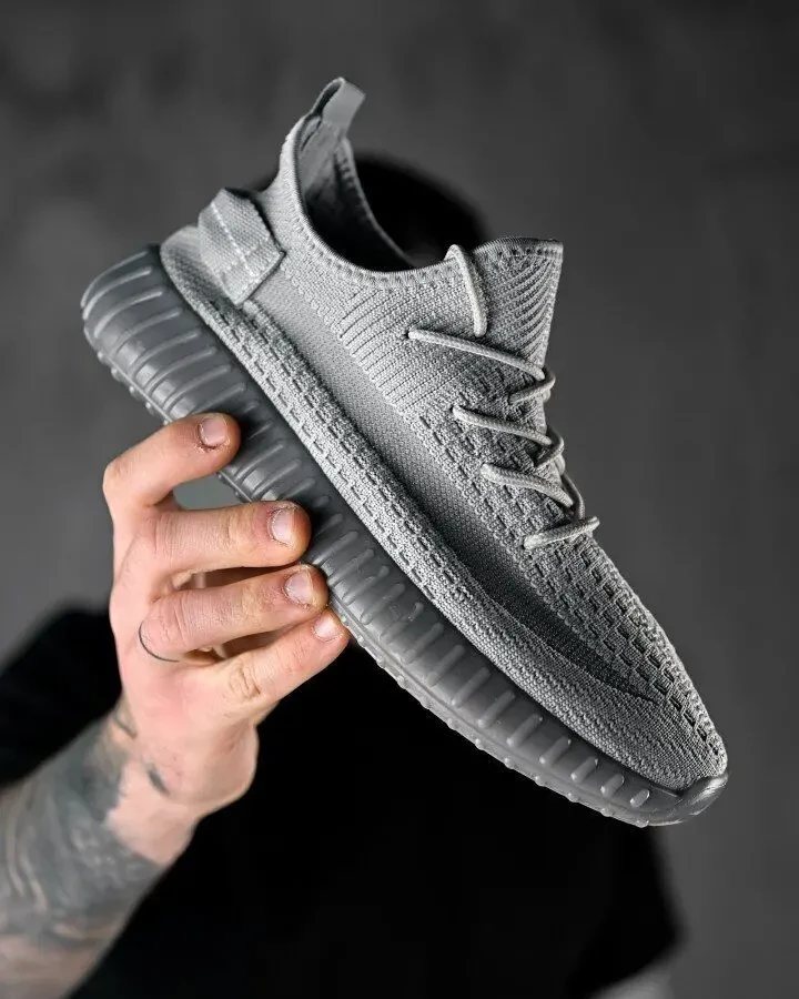 Кросівки чоловічі сірого кольору