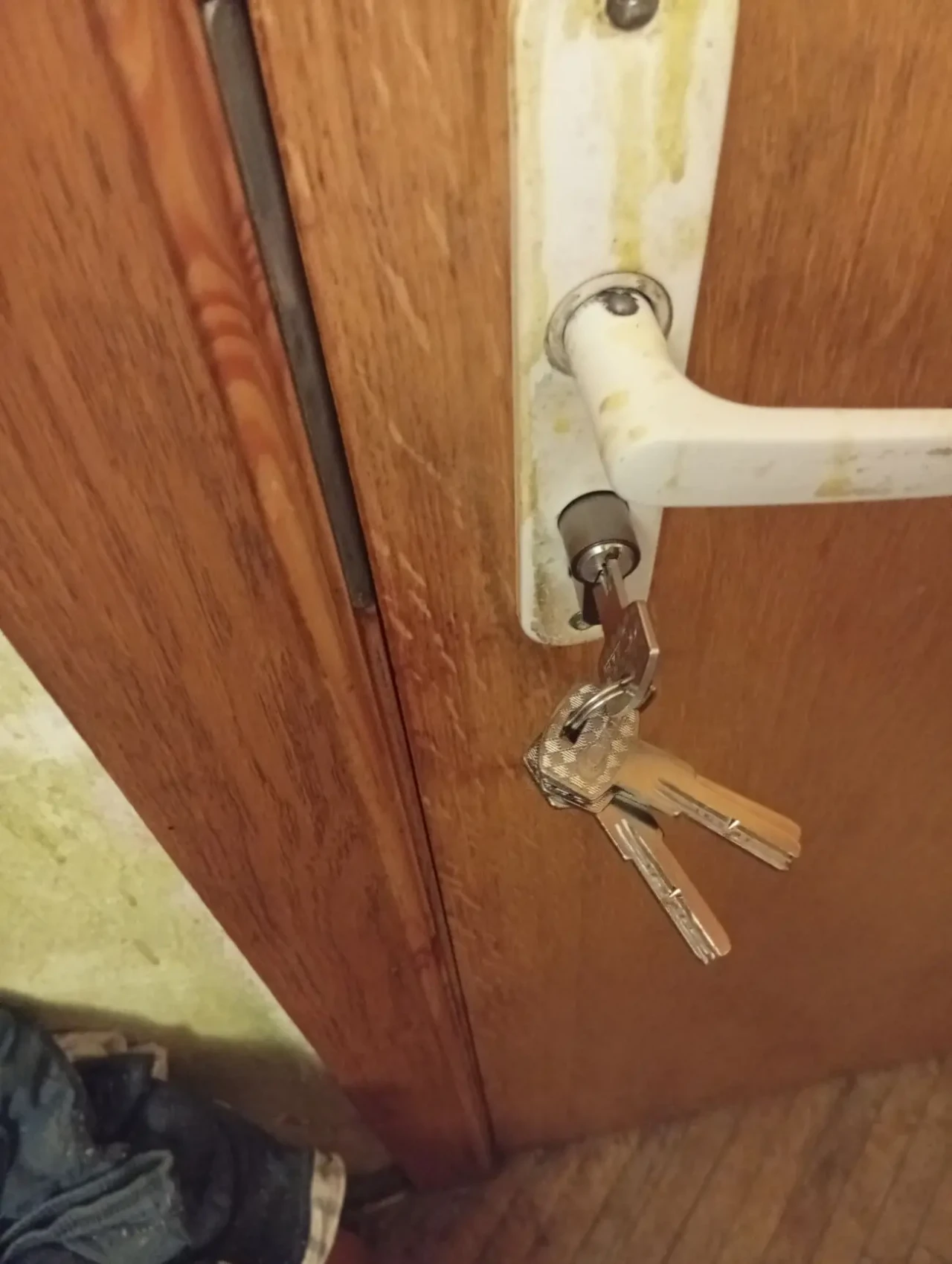 Мелкий и средний ремонт СМР и мебели.