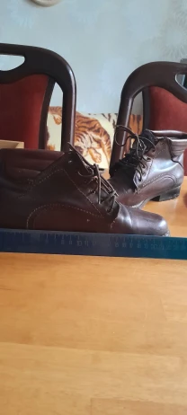 Стильные кожаные ботинки копичневого цвета.