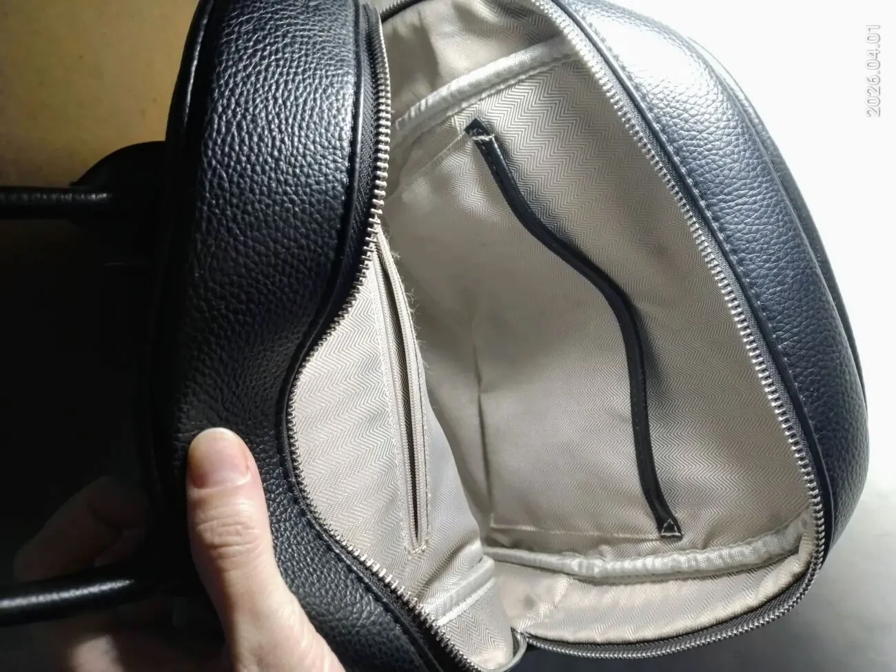 Черый рюкзак городской 35 см, женский дорожный, кожзам, плотный 3
