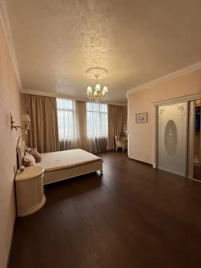 3к квартира на Володарского,63 160м2 9