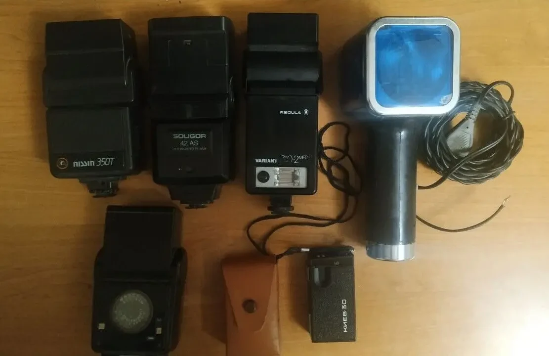 Фото спалах Nissin 350T, Soligor 42 AS, Regula Variant 740-2MC