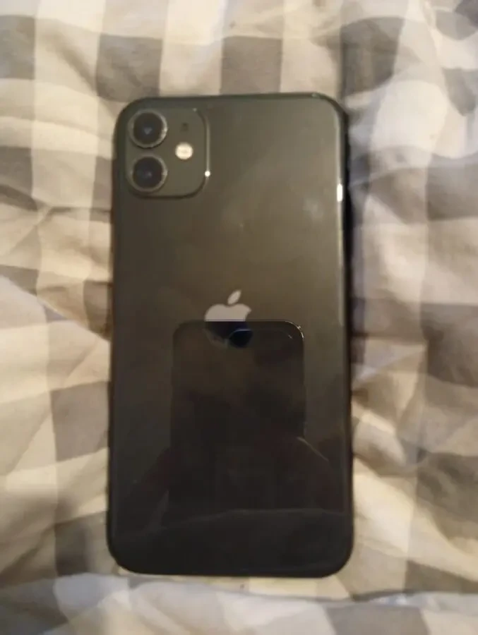 Продам Айфон 11 6