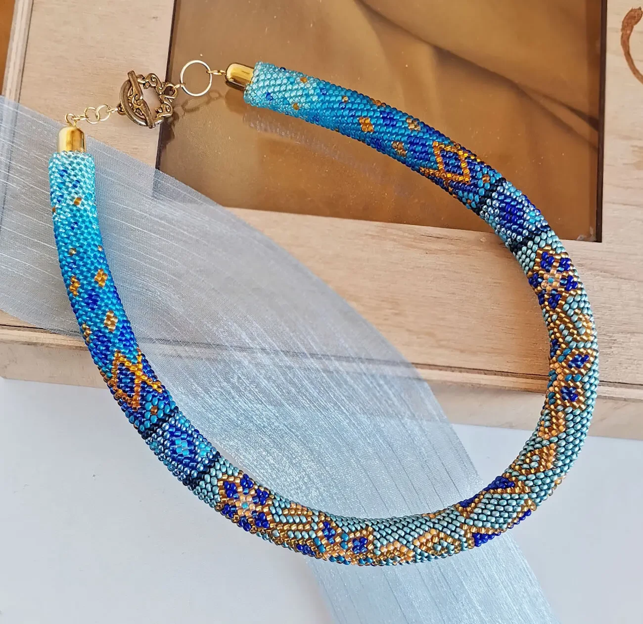 Прикраса із бісеру кольє-джгут Вишуканність 8