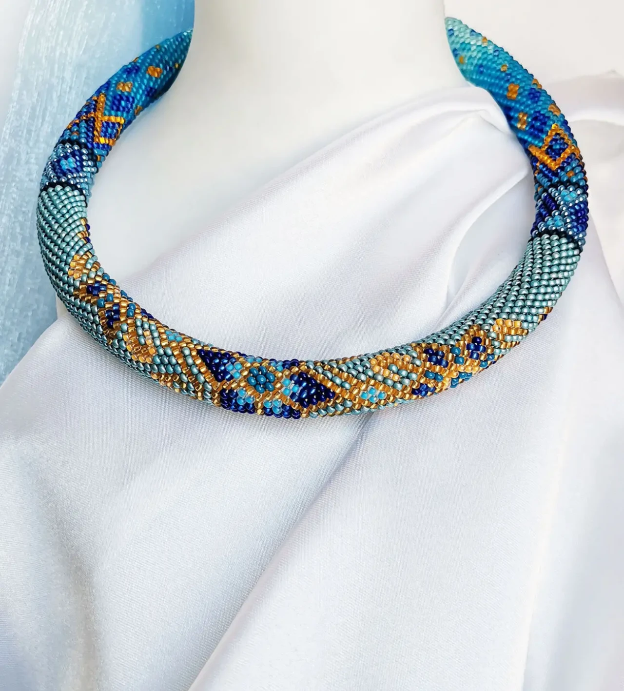 Прикраса із бісеру кольє-джгут Вишуканність 6