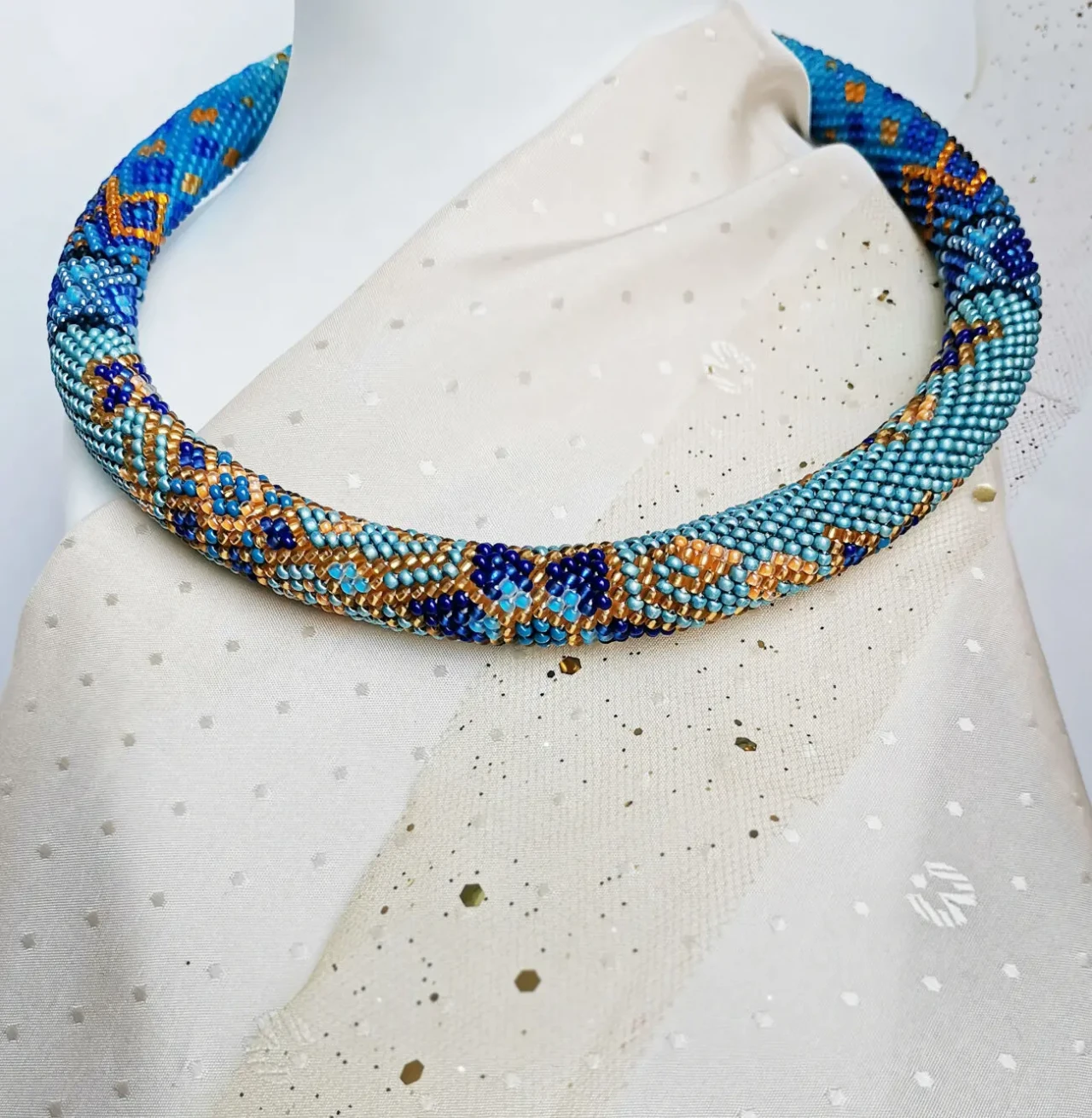 Прикраса із бісеру кольє-джгут Вишуканність 2