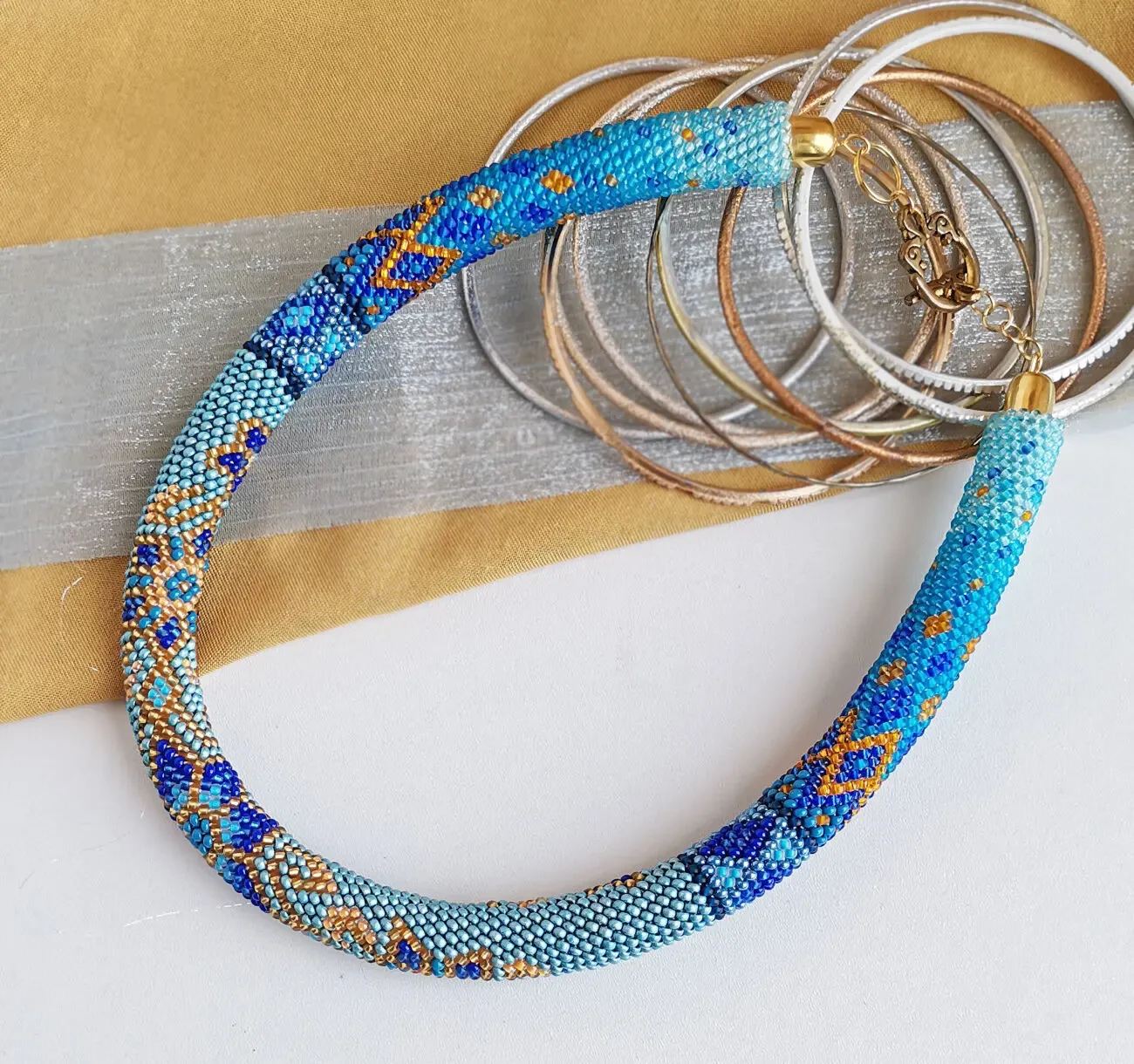 Прикраса із бісеру кольє-джгут Вишуканність 9