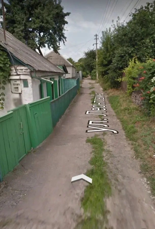 Продам участок с домом в Центре, р-н Сечевых Стрельцов 9