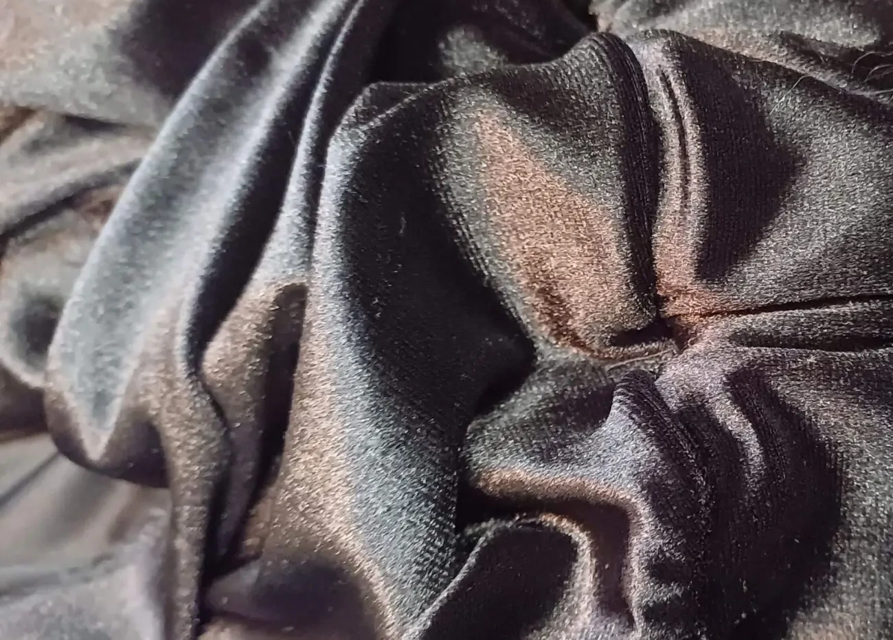 Сукня-максі вечірня Lindex велюрова чорна попереду розріз 4