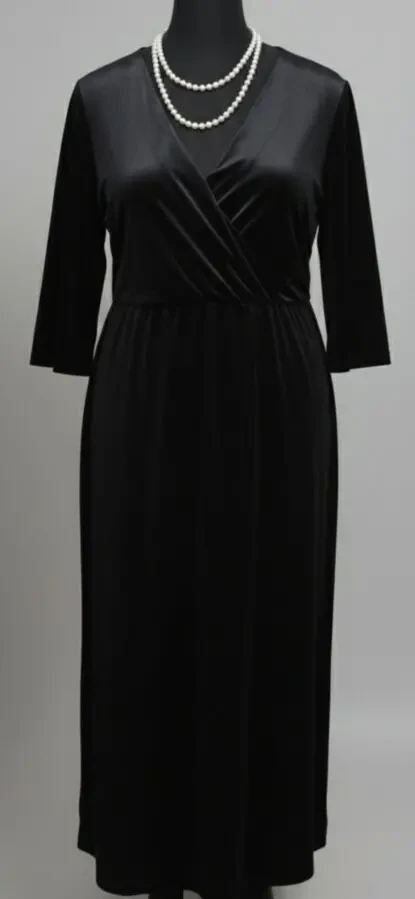 Сукня-максі вечірня Lindex велюрова чорна попереду розріз