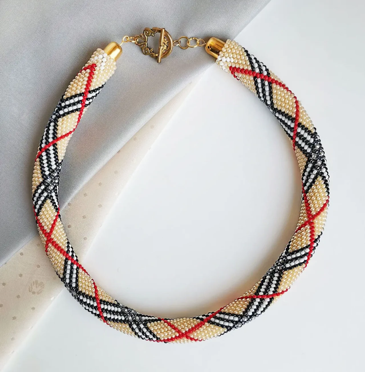 Прикраса із бісеру кольє-джгут Берберрі