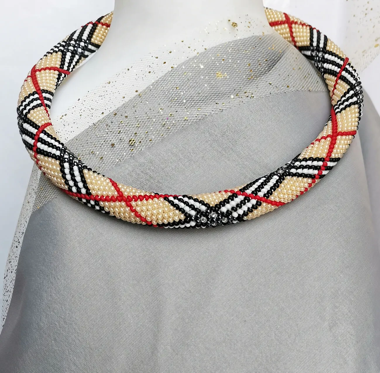 Прикраса із бісеру кольє-джгут Берберрі 7