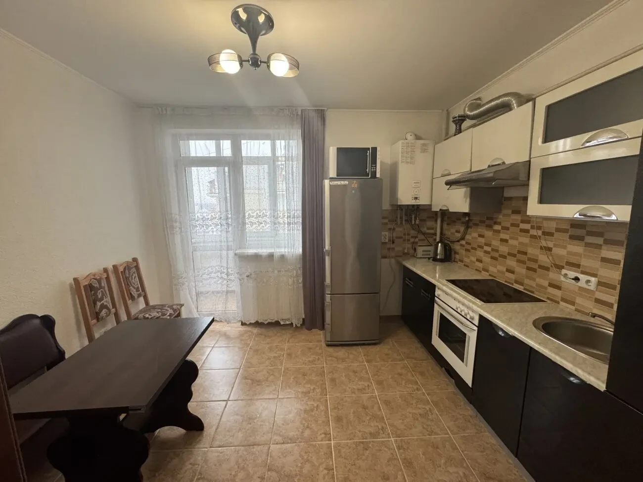 Оренда 2 кім кВ в р-ні вул. Незалежності 2