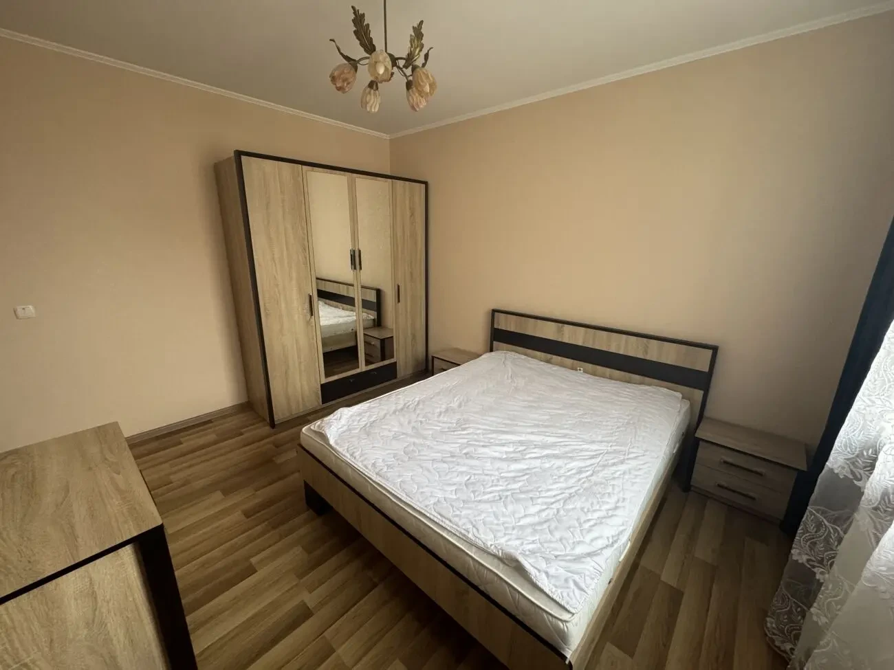 Оренда 2 кім кВ в р-ні вул. Незалежності 4