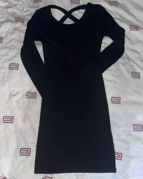 Чорне плаття у рубчик