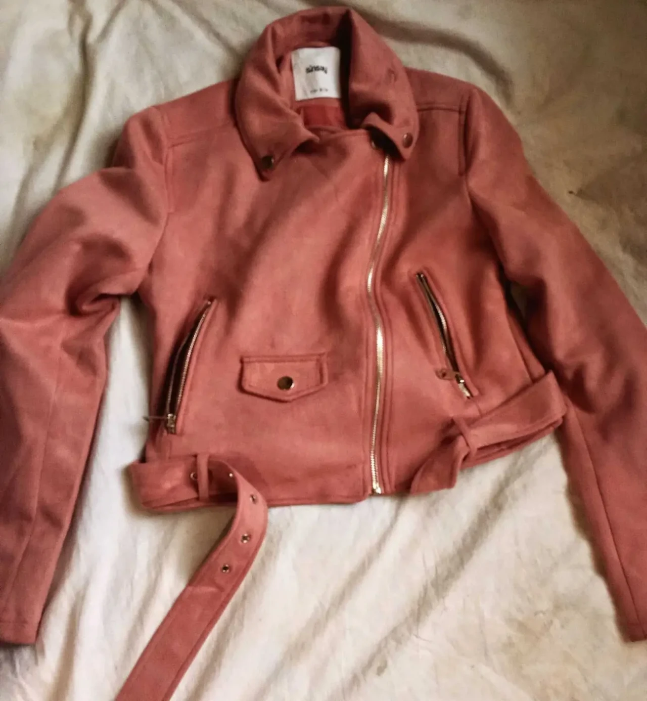 Розовая косуха в отличном состоянии 2