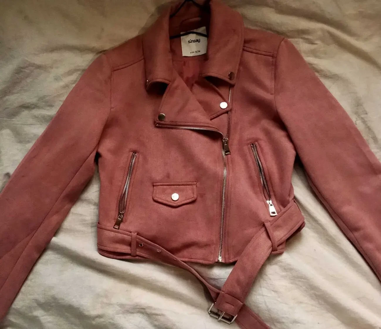 Розовая косуха в отличном состоянии