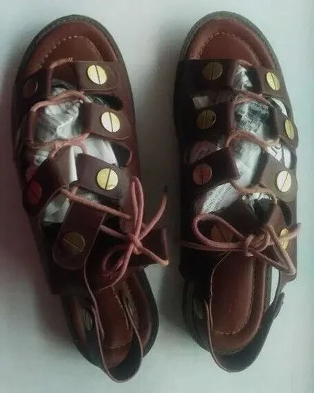 Босоножки сандалии Lorbacsa на шнуровке с декоративными заклепками р40 3