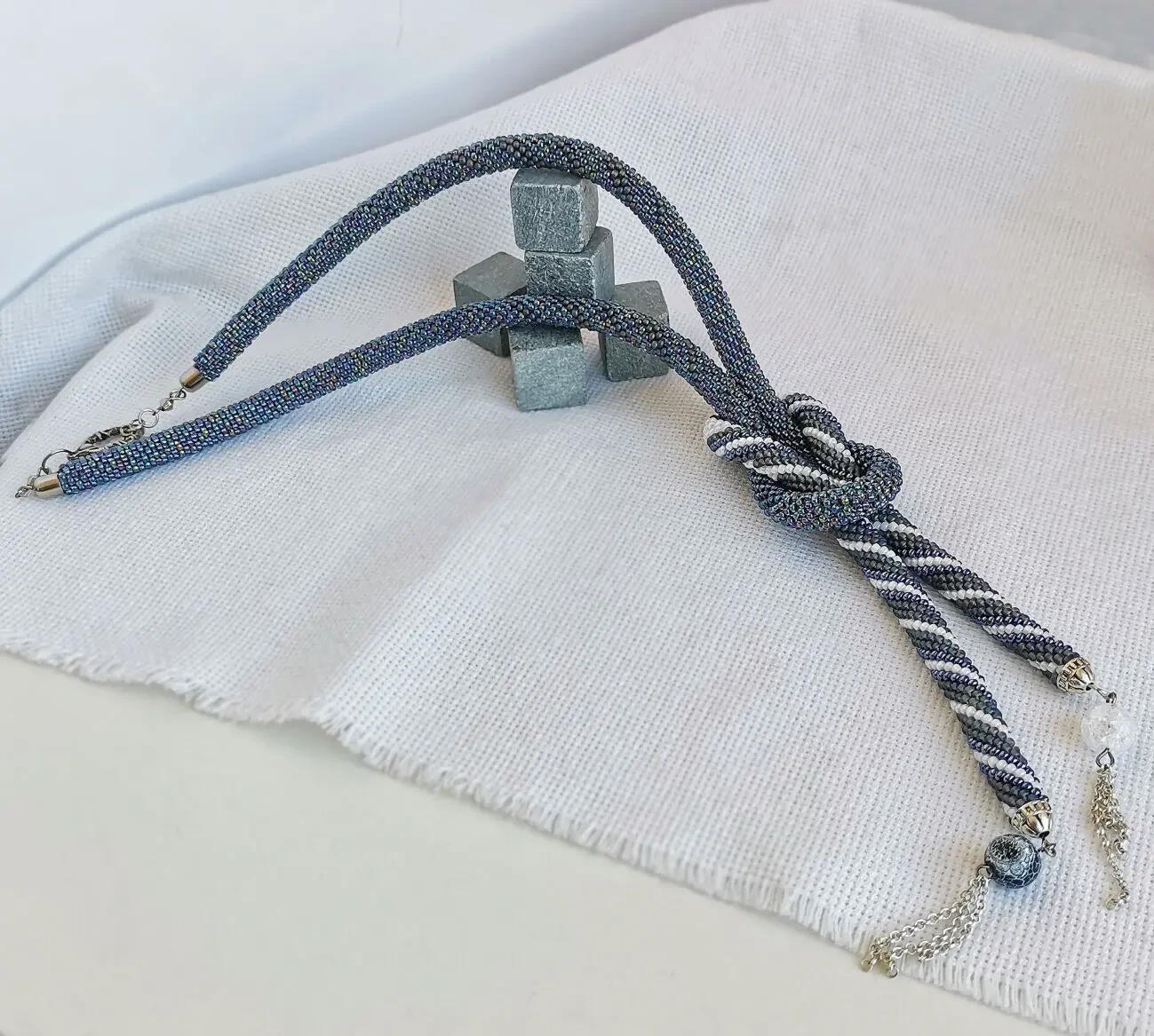 Прикраса із бісеру кольє-джгут Кришталевий Бриз 8