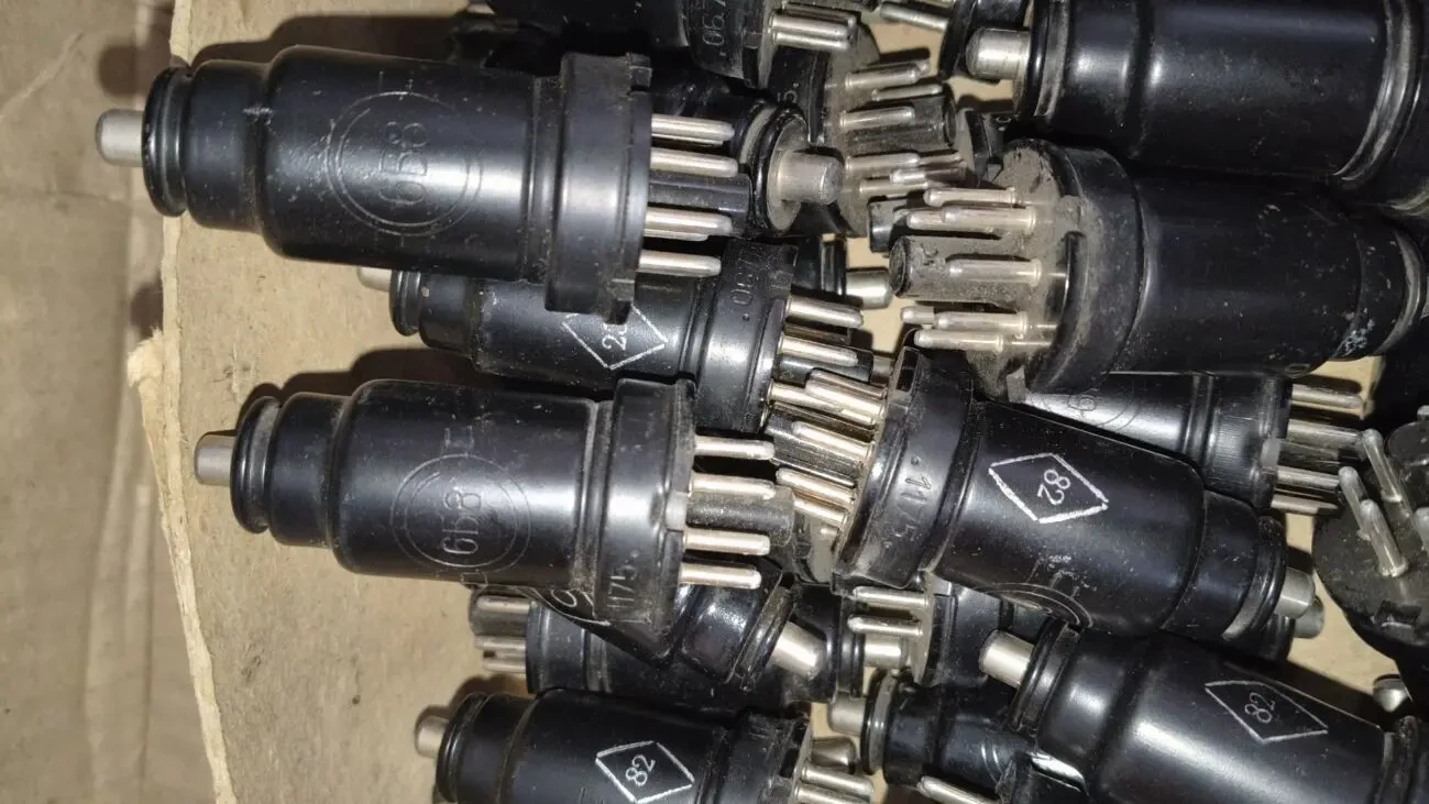 Продам нові радіолампи 7