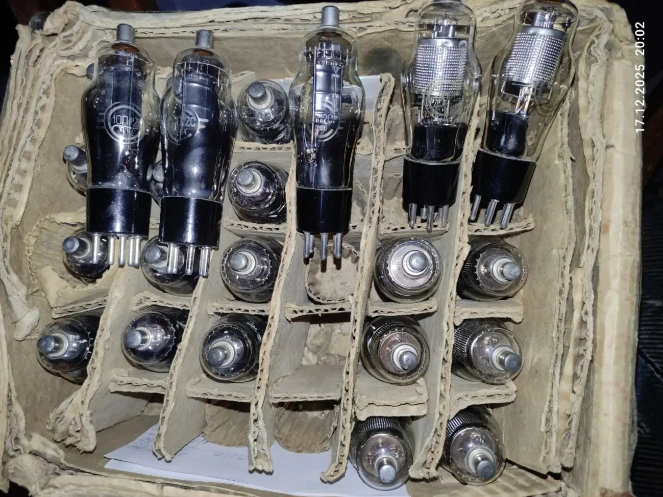 Продам нові радіолампи 9