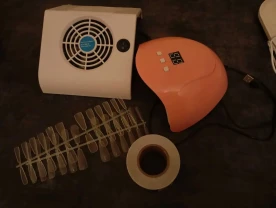 лампа та  витяжка для нігтів